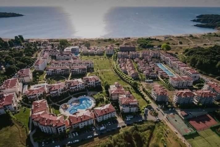 Апартамент В Green Life Beach Resort Созополь Экстерьер фото